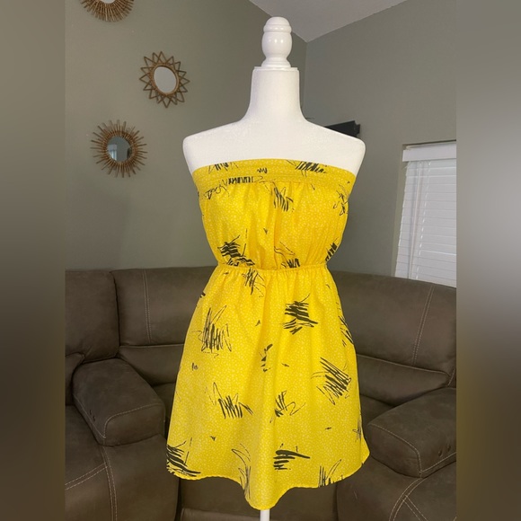 Mimi Chica Dresses & Skirts - SWEET MiMi Chica Yellow & Grey Patterned Strapless Sun Dress Sz S Small